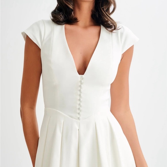 Meshki Keely White Dress NEW WITH TAG! Make an offer 🤗✨ - Picture 2 of 5